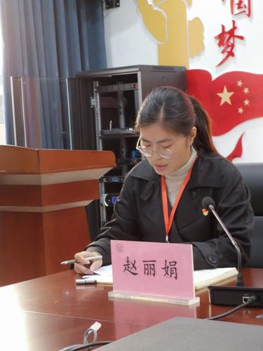 赵丽娟主持