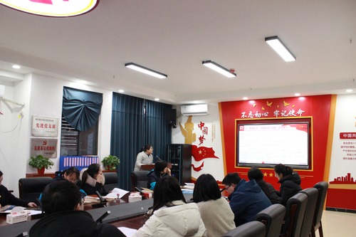 姜瑜同志讲解发展党员的细则