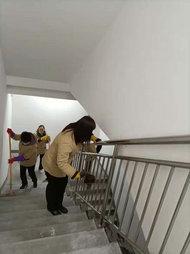 擦拭栏杆2
