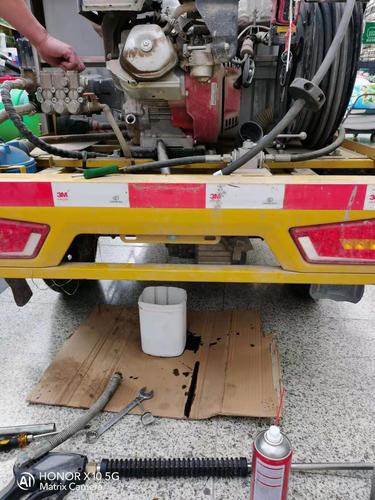 维护高压水车