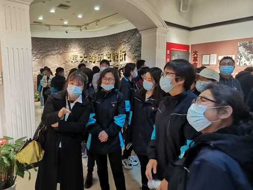 参观“八七”会议纪念馆