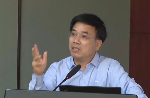 图 2 河南省教育科学研究院周宝荣院长进行点评