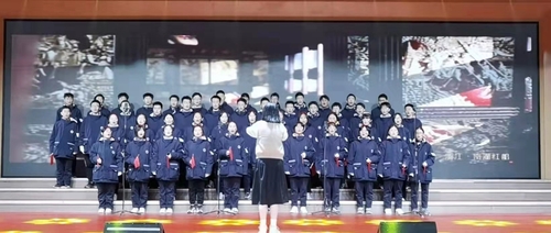 高一五班演唱《没有共产党就没有新中国》