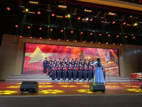 高一六班演唱《精忠报国》