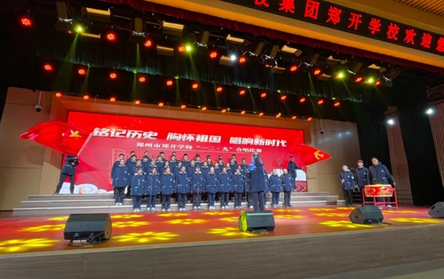 高一八班演唱《我和我的祖国》