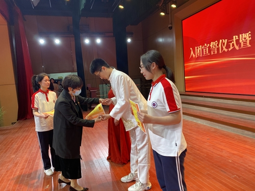 周书记颁奖