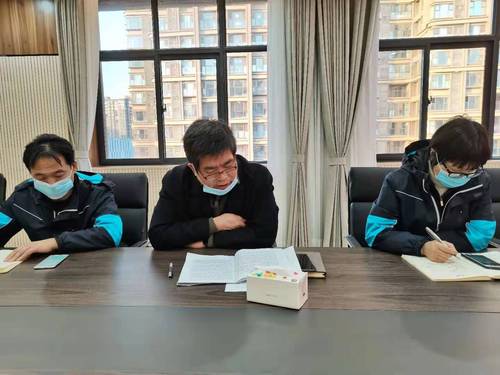 王书欣带领大家学习郑州市教育系统疫情防控工作及郑州市2021年教育工作会会议精神